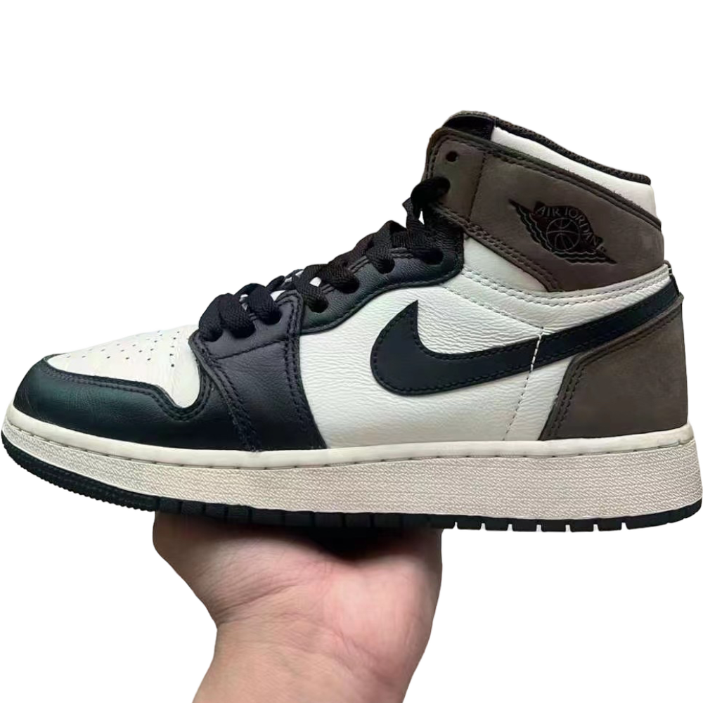 NIKE AIR JORDAN 1 RETRO HIGH OG ‘DARK MOCHA’